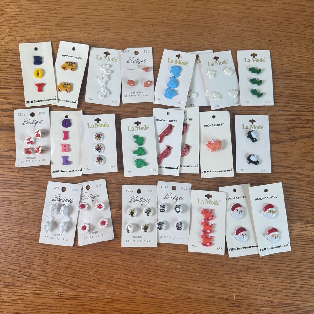 La Mode Buttons Assorted Lot Red White Blue Green Animal Shape Craft Sewing‎